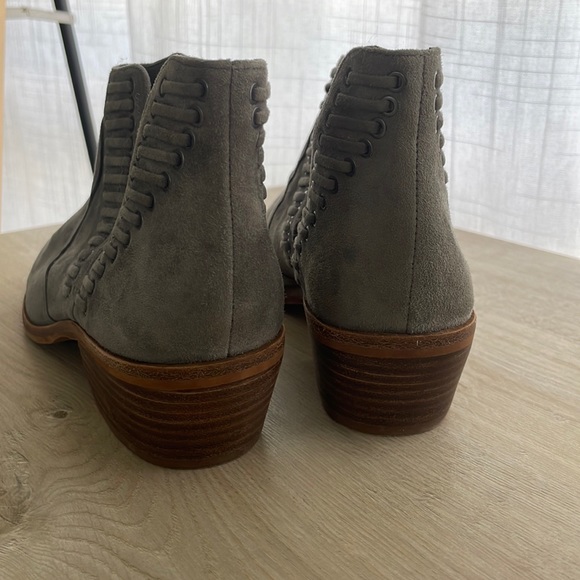 Vince Camuto Pevista Woven Accent Leather Ankle Bootie great summer boot - Picture 6 of 10